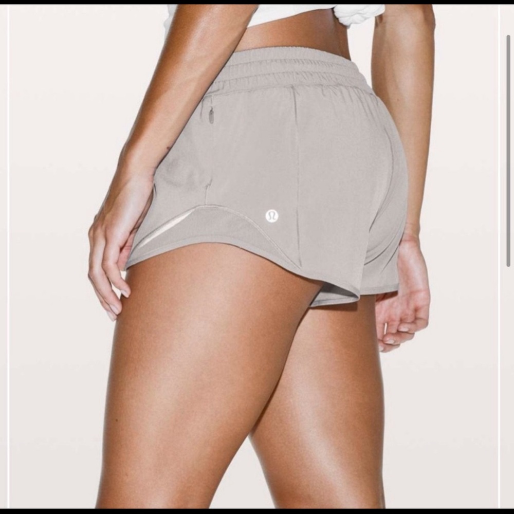 Lululemon Hotty Hot Low-Rise Lined Short 2.5”